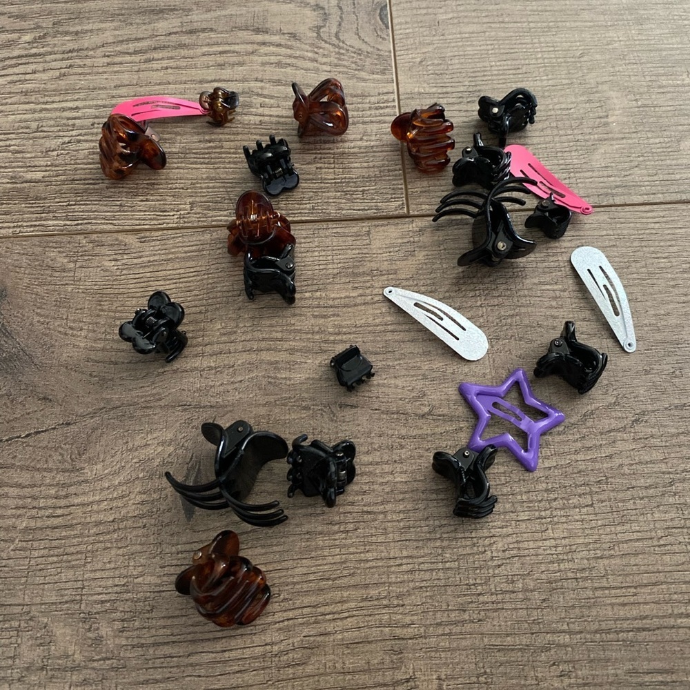 NWOT cute hair clips  assorted